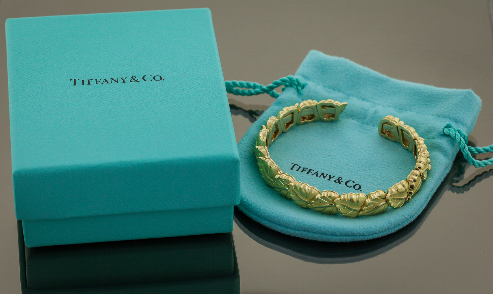 Tiffany & Co, 18K Solid Gold, 2002 Rare flexible Leaf Bracelet